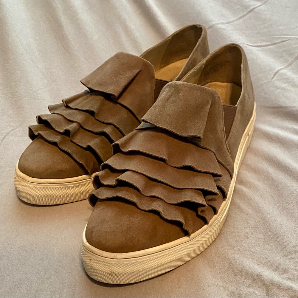 Seychelle's Ruffle Slip-ons